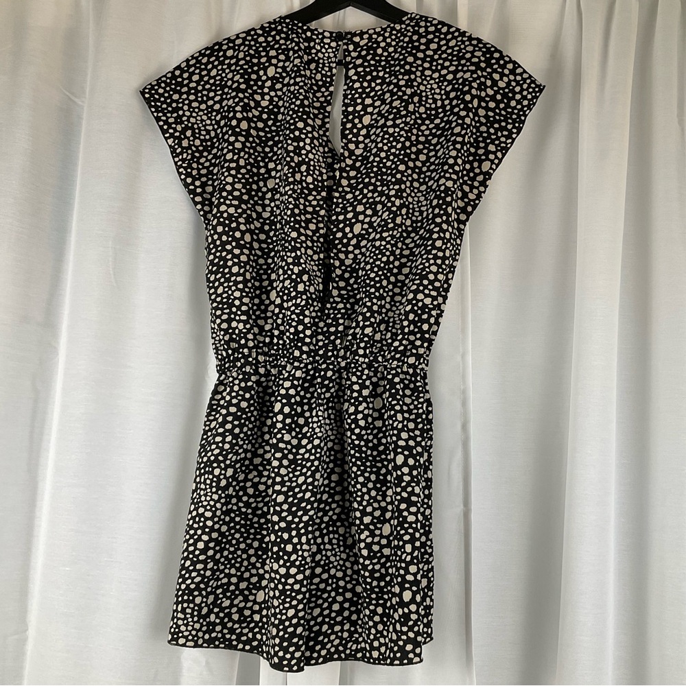 Black and Tan Tie Romper with Open Back - Picture 3 of 5